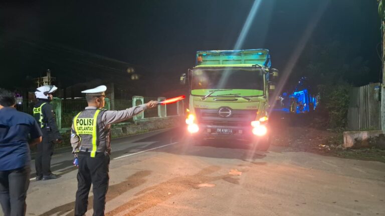 Nekat Melintas Saat Musim Mudik, Puluhan Truk Sumbu 3 di Sukabumi Kena Tilang