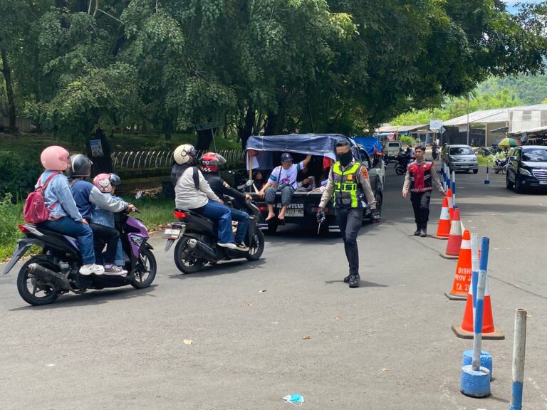 Pantai Palabuhanratu Dikepung Wisatawan di H+1 Lebaran, Polisi Berlakukan Rekayasa Satu Arah