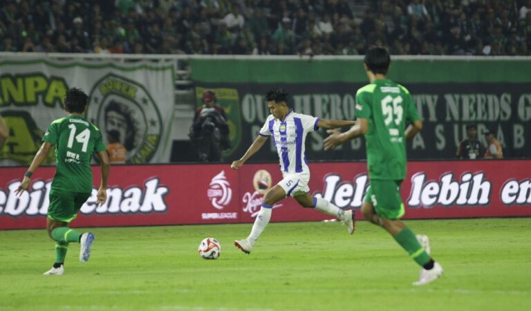 Sempat Berbalik Unggul, Persib Harus Puas Berbagi Angka dengan Persebaya