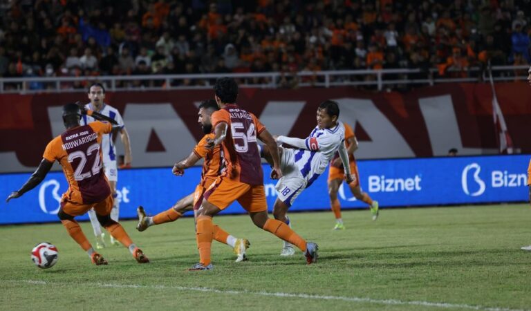 Persib Bandung Bawa Pulang 1 Poin dari Markas Borneo FC