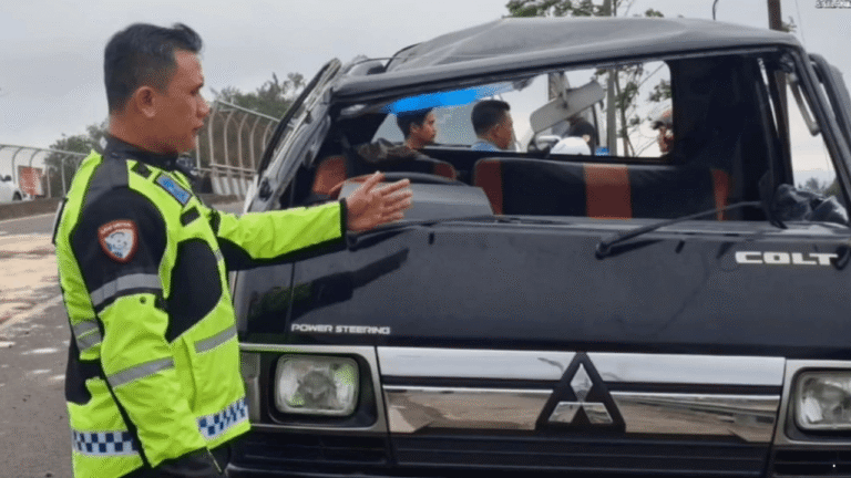 L300 Terguling di Lingsel Sukabumi, Begini Kronologinya