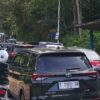 Kendaraan tertahan di perbatasan Cikidang–Palabuhanratu akibat kemacetan, Selasa pagi (24/3/2026). | Foto: Nugraha