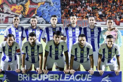 Pelatih Persib Bandung Bojan Hodak resmi meliburkan seluruh pemainnya selama sepekan. | Foto: Persib.co.id