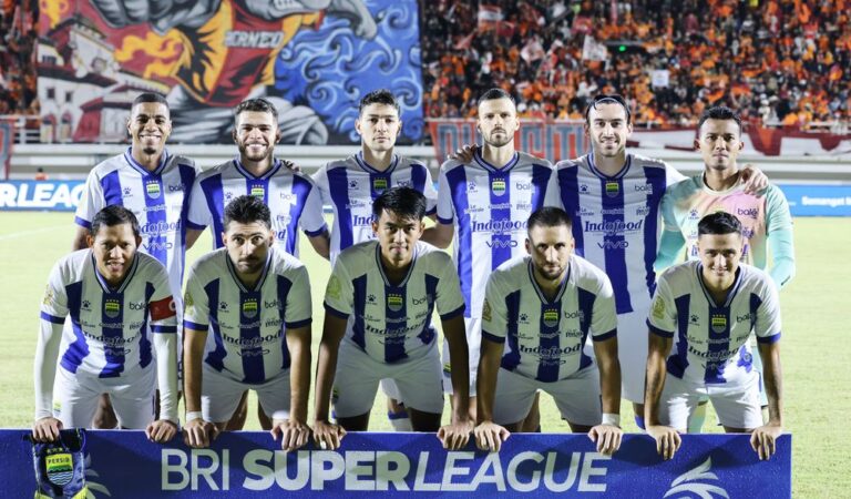 Pelatih Persib Bandung Bojan Hodak resmi meliburkan seluruh pemainnya selama sepekan. | Foto: Persib.co.id