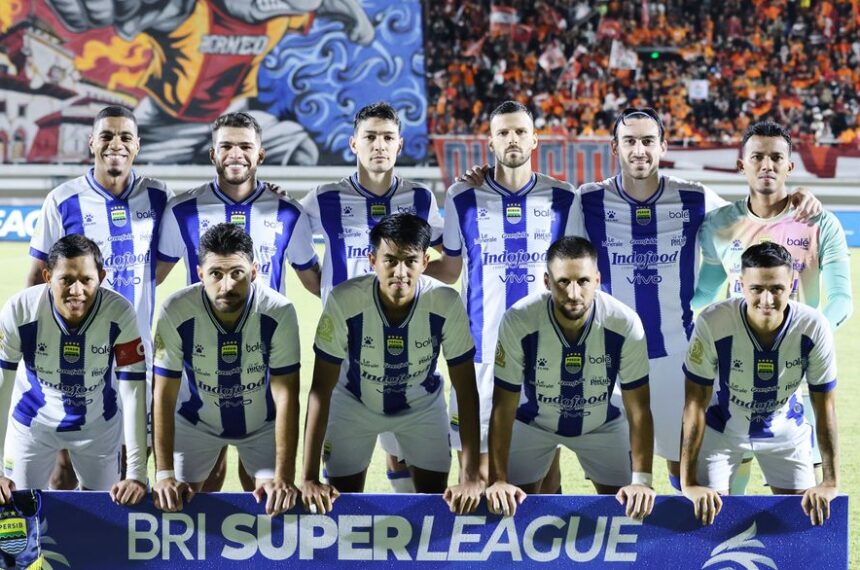 Pelatih Persib Bandung Bojan Hodak resmi meliburkan seluruh pemainnya selama sepekan. | Foto: Persib.co.id