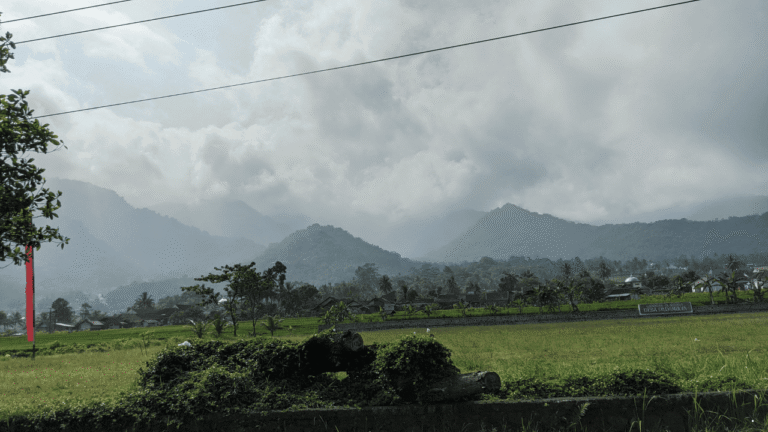 Hujan Ringan hingga Lebat Berpotensi Terjadi Seharian, Prakiraan Cuaca Jabar 8 Maret 2026