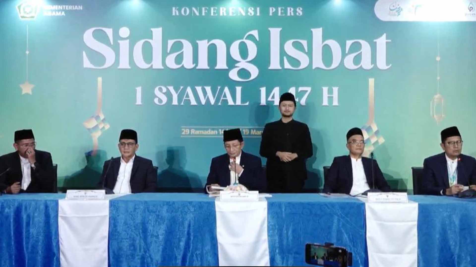 Menag Nasarudin Umar saat mengumumkan hasil sidang isbat 1 Syawal 1447 H. | Foto: YouTube Kemenag