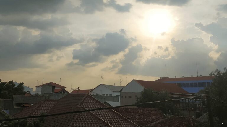 Hujan Ringan hingga Sedang Berpotensi Meluas Sejak Siang Hari, Prakiraan Cuaca Jabar 22 Maret 2026