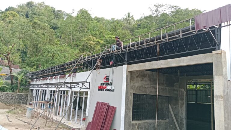 Usai Ambruk Diterjang Hujan Deras, Kanopi KDMP Wangunsari Cisolok Sukabumi Langsung Diperbaiki