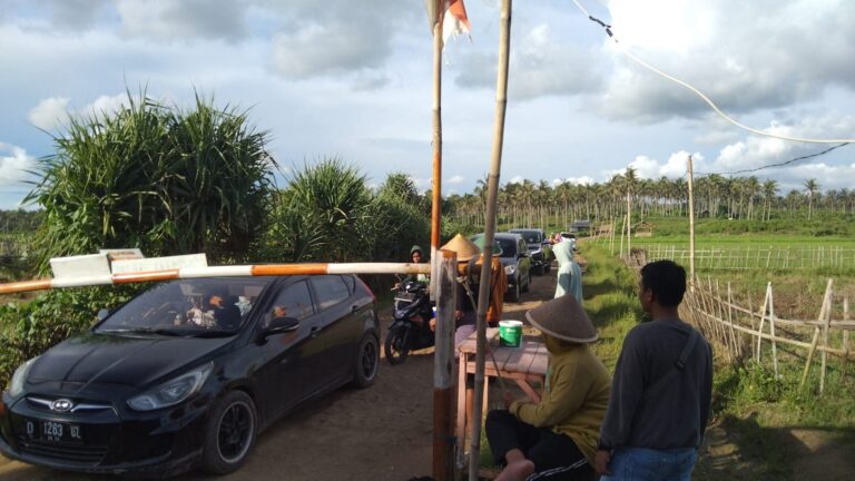 Dugaan Pungli di Pantai Taman Pandan Sukabumi, Warga Dipungut Biaya Tanpa Karcis