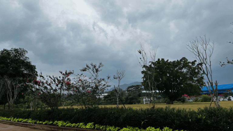 Berawan dengan Potensi Hujan di Siang Hari, Prakiraan Cuaca Jabar 10 April 2026