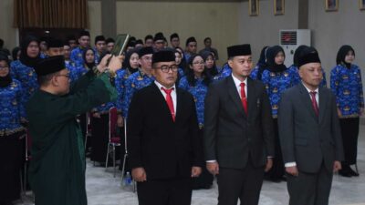 Ganjar Anugrah saat diambil sumpah jabatan usai dilantik jadi Kepala BKPSDM Kab. Sukabumi. | Foto: Prokompim Pemkab Sukabumi