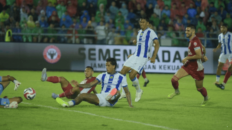 Ramon Tanque Cetak Brace, Persib Kokoh di Puncak Klasemen Usai Kalahkan Semen Padang