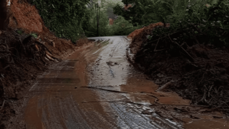 Jalan Provinsi Jampangtengah–Lengkong Sempat Lumpuh Akibat Longsor, Kini Bisa Dilalui