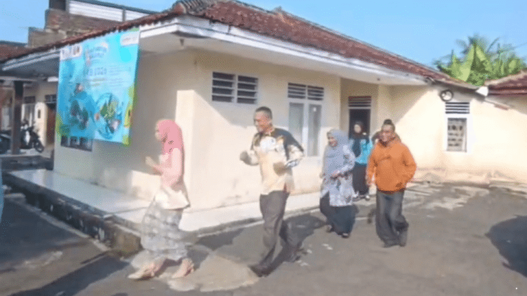 Kentongan Darurat Pecah Keheningan, Simulasi Gempa di Kantor Kecamatan Surade Berjalan Tertib