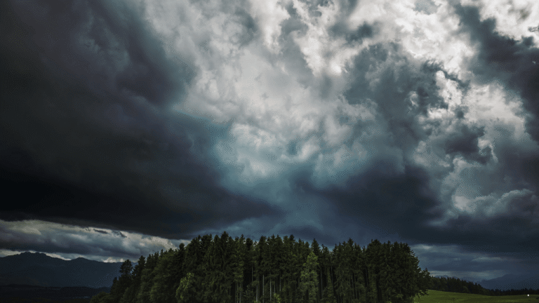 Siang hingga Malam Berpotensi Hujan Lebat, Prakiraan Cuaca Jabar 2 April 2026