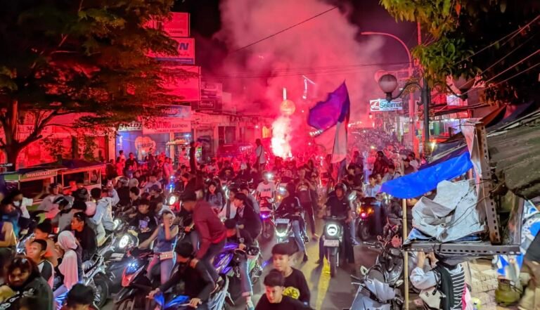 Persib Juara, Ribuan Bobotoh Tumpah Ruah di Jalanan Palabuhanratu