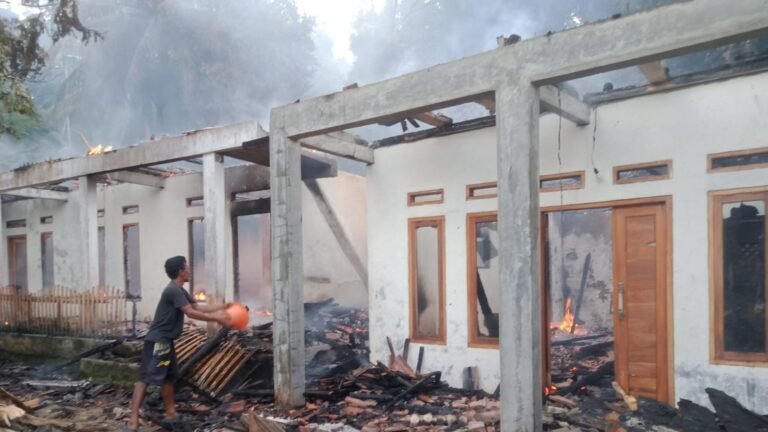 Kebakaran Hanguskan Kobong dan Madrasah di Tegalbuleud Sukabumi, Kerugian Capai Rp200 Juta