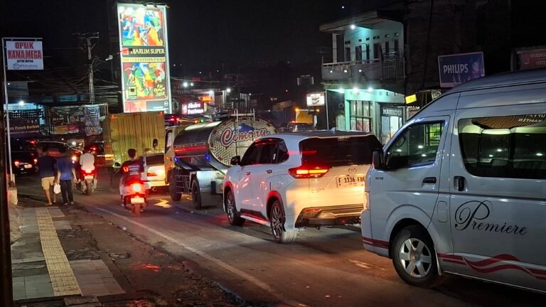 Libur Panjang Akhir Pekan: Arus Kendaraan dari Sukabumi Menuju Bogor Padat Merayap