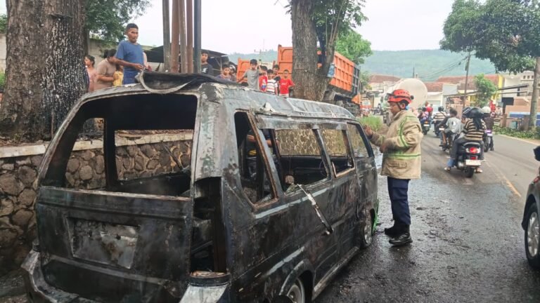 Angkot di Cibadak Sukabumi Hangus Terbakar Saat Las Knalpot, Begini Kronologinya