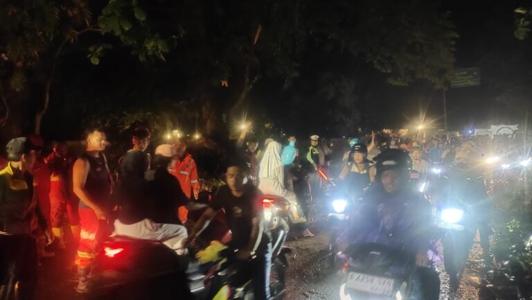 Libur Panjang Terganggu, Jalur Wisata Palabuhanratu-Banten Lumpuh 1,5 Jam Akibat Pohon Tumbang