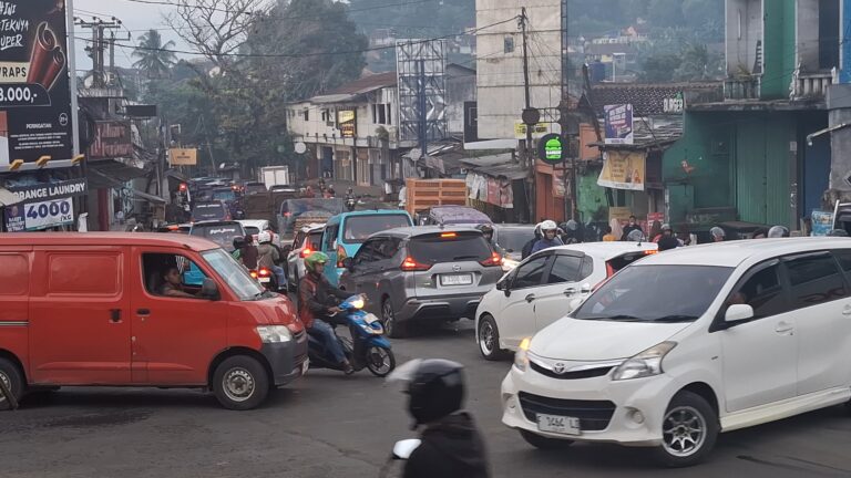 Libur Panjang May Day, Arus Lalu Lintas di Cibadak Sukabumi Alami Kepadatan