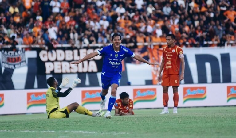 Epic Comeback! Persib Tekuk Persija 2-1 di Samarinda, Adam Alis Jadi Mimpi Buruk Mantan