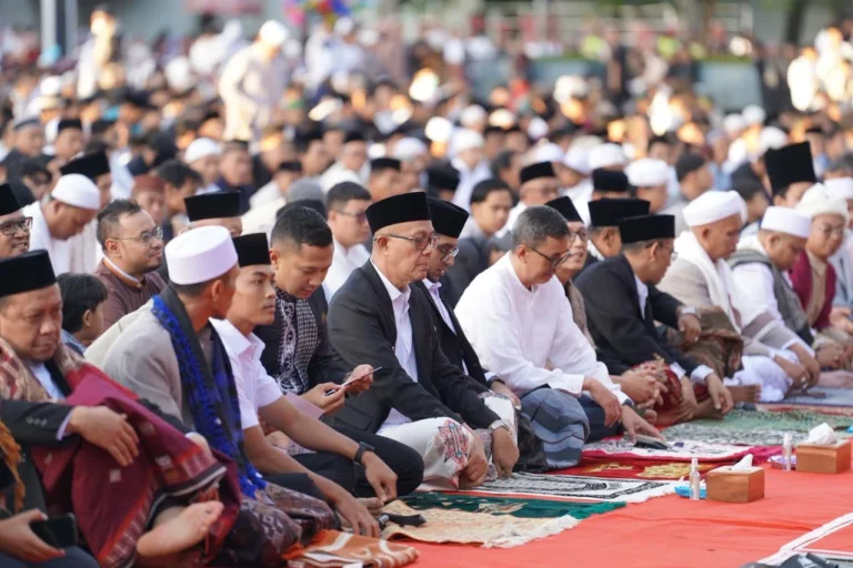 Salat Idul Adha di Lapang Merdeka, Wali Kota Sukabumi Ajak Warga Teladani Esensi Pengorbanan dan Keikhlasan