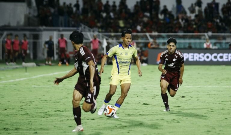 Drama Menit Akhir di Parepare: Bekuk PSM 2-1, Persib Selangkah Lagi Hattrick Juara!