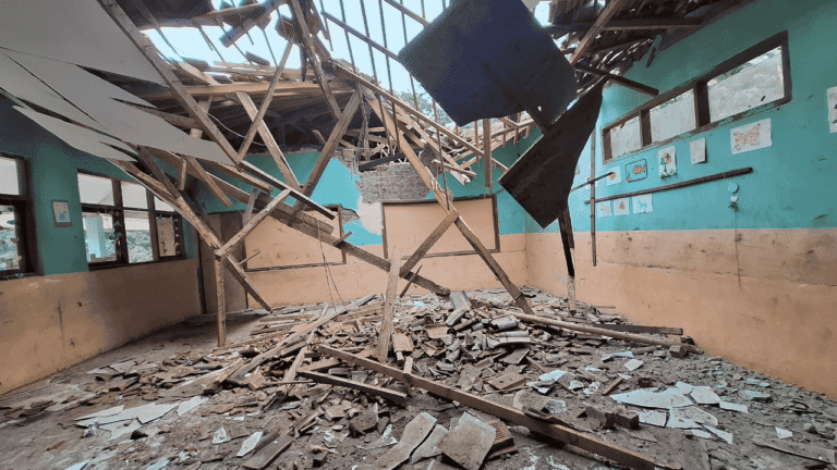 Ruang Kelas Ambruk Jelang Ujian, Pihak Sekolah Pastikan Kegiatan di SDN Ciganas Sukabumi Tetap Berjalan