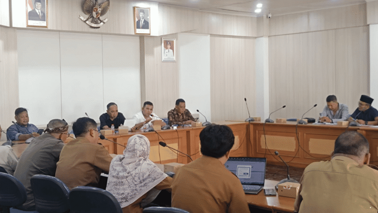 DPRD Sukabumi Warning Tower Tak Berizin, Pelanggar Terancam Penindakan Serius