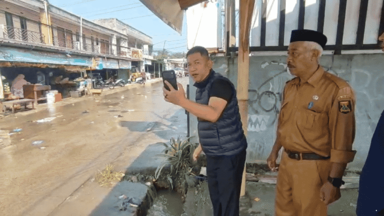 Banjir Ruas Cidahu, Wabup Andreas Soroti Bangunan di Bahu Jalan: Jangan Seenaknya Bikin Coran