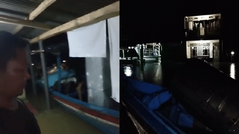 Hujan Deras Picu Sungai Cikaso Meluap, Warga Kampung Ciniti Evakuasi Barang dengan Perahu