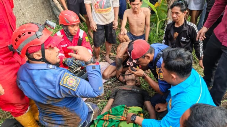 Evakuasi Dramatis di Cibadak Sukabumi, Warga Pingsan di Dasar Sumur Usai Tertimpa Ember