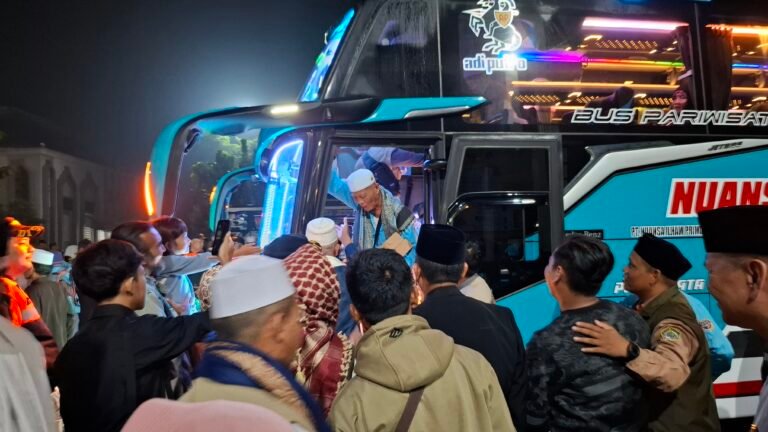 Jemaah Haji Kloter 13 Tiba di Sukabumi, 1 Wafat di Makkah