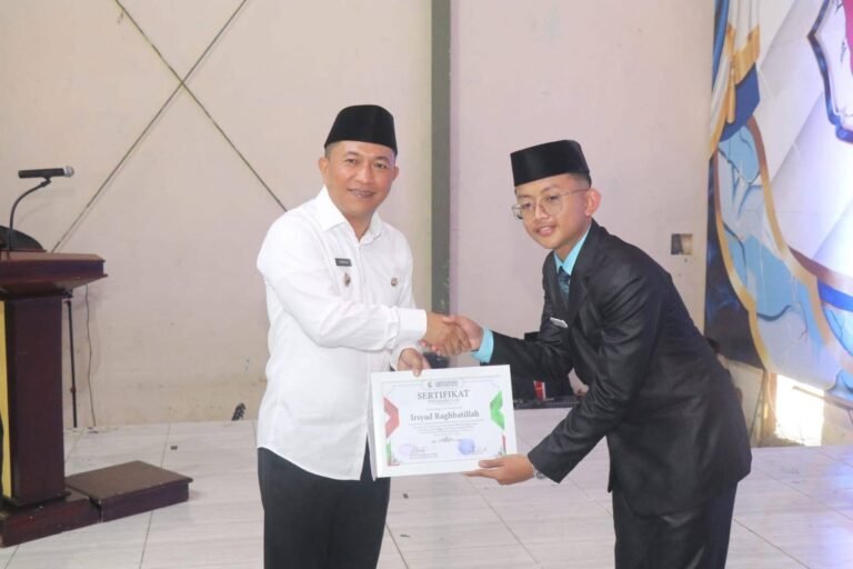Hadiri Wisuda Ponpes Assalam Putra, Wabup Sukabumi Ajak Santri Kuasai Sains dan Teknologi
