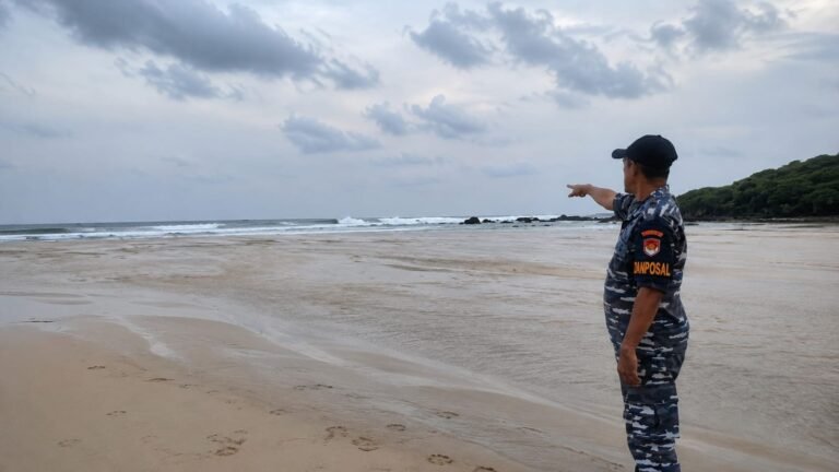 Bapak dan Anak Asal Bogor Hilang Terseret Arus di Muara Cipanarikan Sukabumi