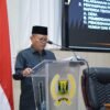 Syarif Hidayat menyampaikan pandangan umum Fraksi Gerindra DPRD Kabupaten Sukabumi terkait SiLPA APBD 2025 sebesar Rp169,72 miliar dalam Rapat Paripurna ke-6 DPRD Kabupaten Sukabumi Tahun 2026.