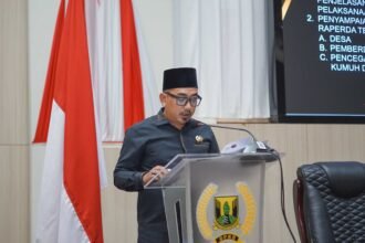 Sendi A Maulana menyampaikan pandangan umum Fraksi PDIP dalam Paripurna ke-6 DPRD Sukabumi Tahun 2026