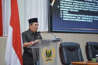 Sekretaris Fraksi PKS DPRD Kabupaten Sukabumi Hendra Purnama menyampaikan pandangan umum terkait pertanggungjawaban APBD 2025 dalam Rapat Paripurna ke-6 DPRD Sukabumi Tahun 2026.