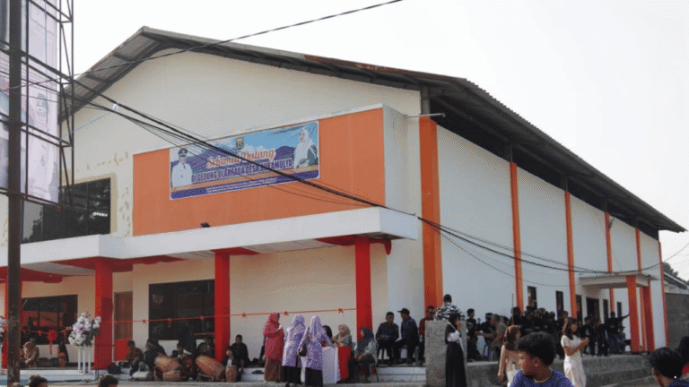 Resmikan Gedung Serbaguna Sukamulya, Bupati Sukabumi Ajak Warga Maksimalkan Pemanfaatannya