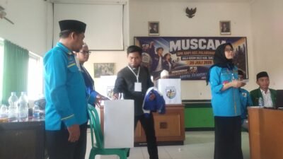Peserta Muscam KNPI Palabuhanratu saat menggunakan hak pilihnya. | Foto: Muri