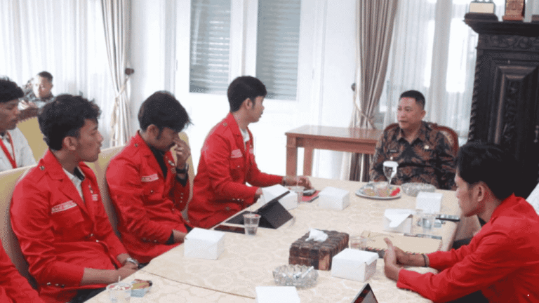 GMNI Sukabumi Serahkan Kajian Pembangunan Daerah, Wabup Andreas: Mari Kita Berkolaborasi