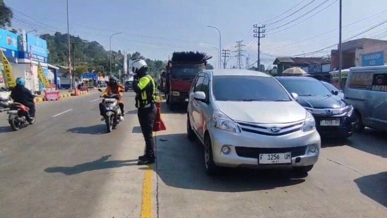 Pekan Terakhir Libur Sekolah, Arus Lalu Lintas Menuju Sukabumi dan Palabuhanratu Padat Merayap