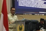 Hera Iskandar menyampaikan pandangan umum fraksi Gerindra dalam Paripurna DPRD Kabupaten Sukabumi tentang Perubahan Badan Hukum Perumda Air Minum Tirta Jaya
