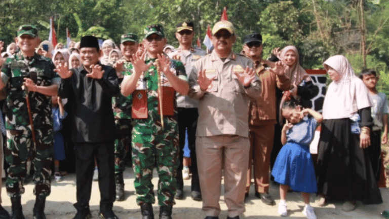 Dampingi Bupati Sukabumi, Kadis Perkim Hadiri Peresmian Jembatan Garuda Suci di Cikembar