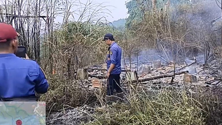Kebakaran lahan terjadi di lereng Gunung Walat, Kampung Sindangresmi RT 04/02, Desa Karangtengah, Kecamatan Cibadak, Kabupaten Sukabumi, pada Senin (20/7/2026) siang.