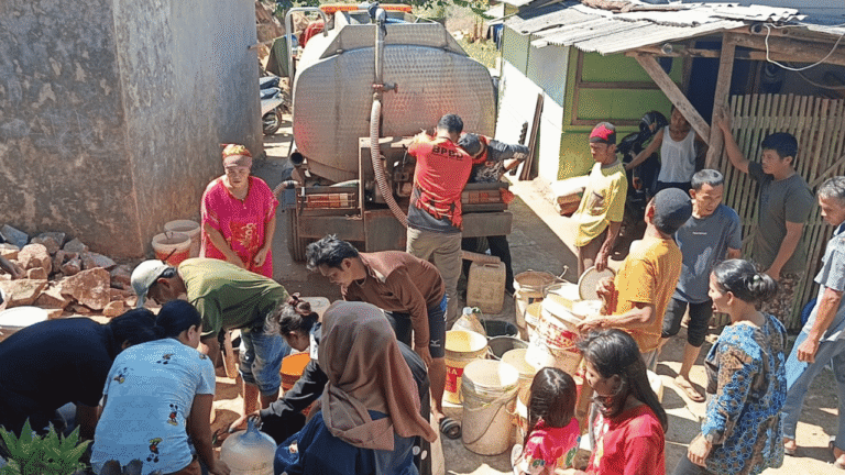218 KK di Babakansari Cibadak Sukabumi Terdampak Kekeringan, BPBD Salurkan 15 Ribu Liter Air Bersih