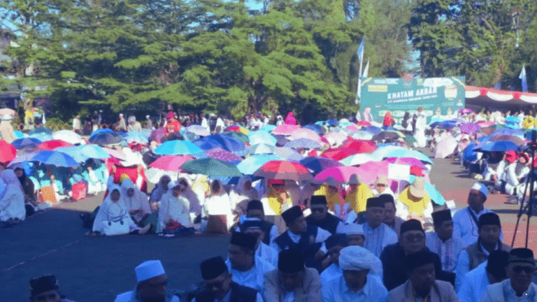 Ribuan Masyarakat Hadiri Khatam Akbar dan Peluncuran Gerakan Wakaf 1 Juta Al-Qur’an di Sukabumi