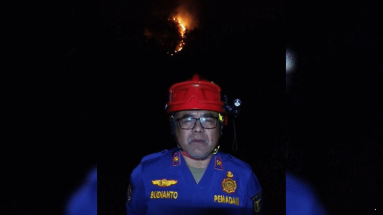 Sempat Mengecil, Tiupan Angin Kembali Besarkan Kebakaran di Bukit Sangrawayang Simpenan